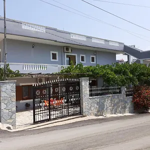 Aparthotel Reshat Caca