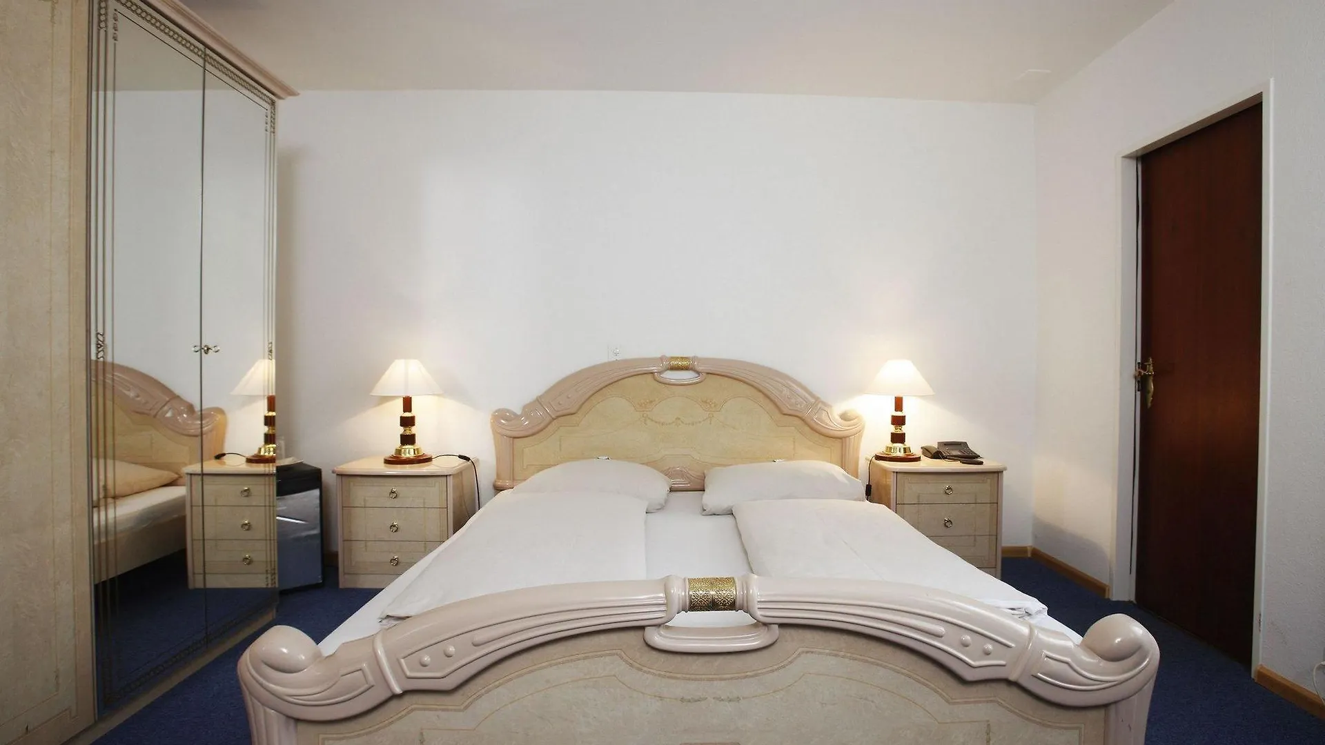 Spalenbrunnen Hotel & Restaurant Basel City Center 3*,